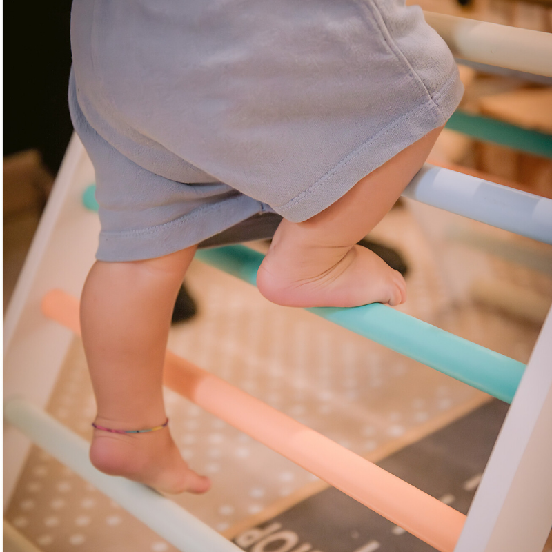 Family Nation - Triangolo Montessori Pikler Rainbow per equilibrio e agilià - Sunny Beach