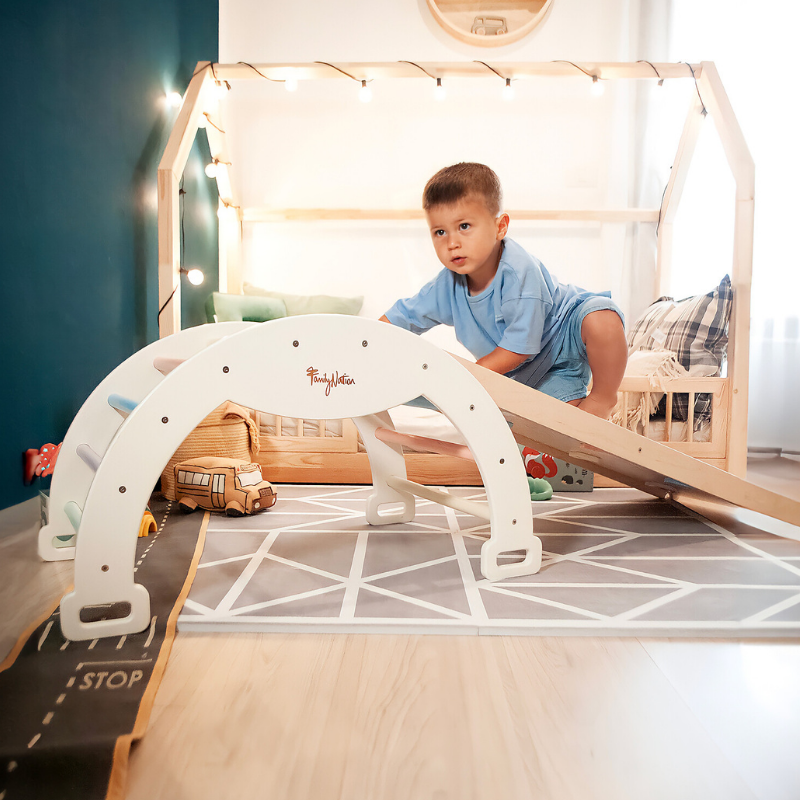 Family Nation - Scivolo/Rampa Montessori per Arco Rainbow e Plicker 2-in-1 per Equilibrio e Agilità - Legno