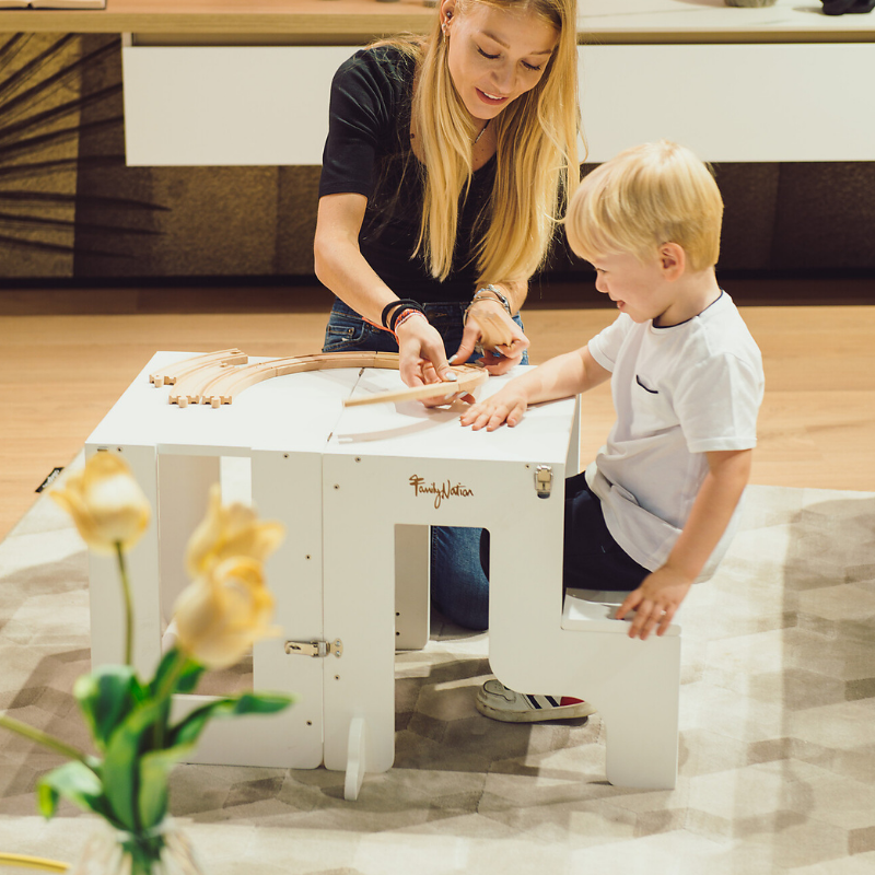 Family Nation - Torre Montessori 2 in 1 convertibile in Tavolo e Sedia - Bianco