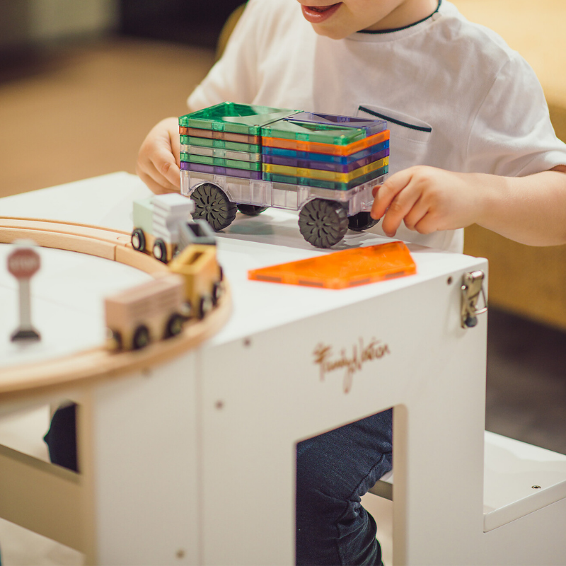 Family Nation - Torre Montessori 2 in 1 convertibile in Tavolo e Sedia - Bianco