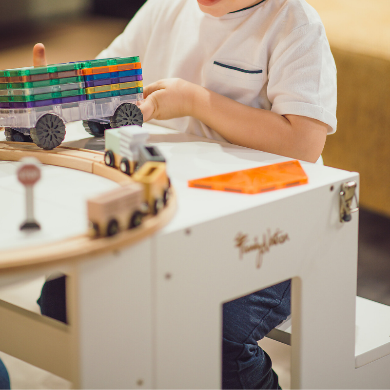 Family Nation - Torre Montessori 2 in 1 convertibile in Tavolo e Sedia - Bianco