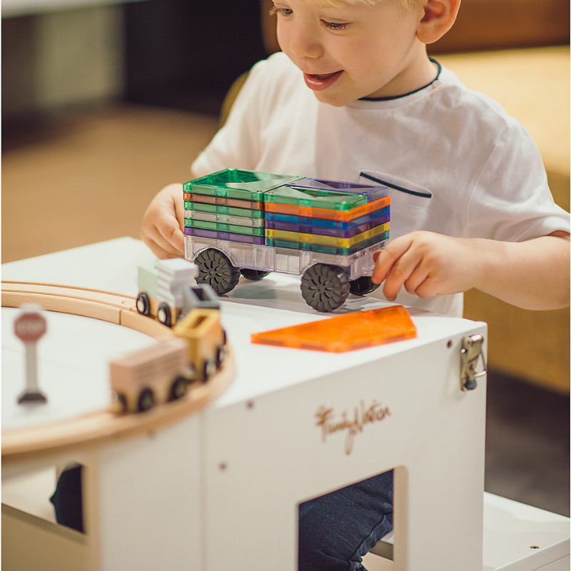 Family Nation - Torre Montessori 3 in 1 con Lavagna magnetica e convertibile in Tavolo e Sedia - Bianco