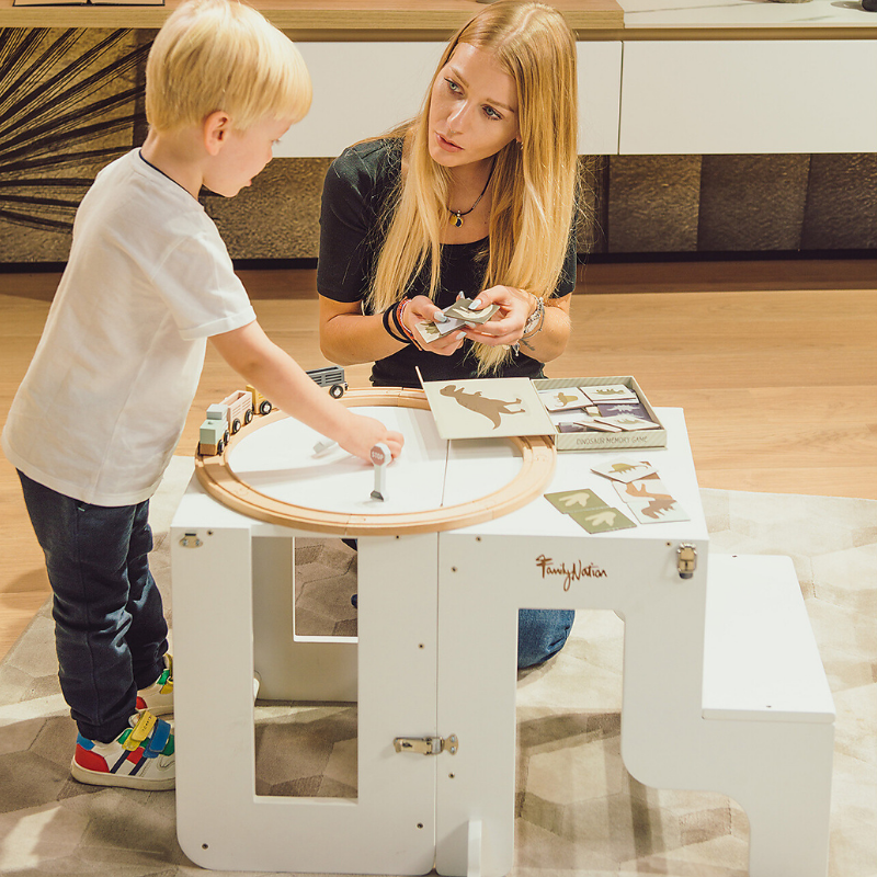 Family Nation - Torre Montessori 3 in 1 con Lavagna magnetica e convertibile in Tavolo e Sedia - Bianco
