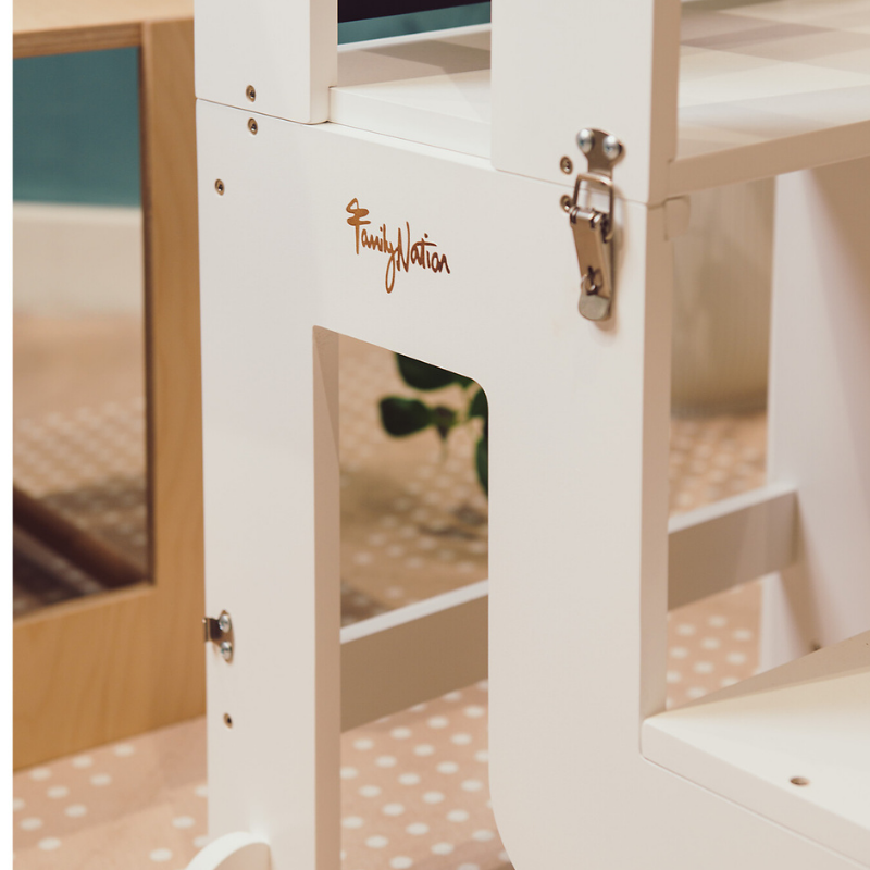 Family Nation - Torre Montessori 3 in 1 con Lavagna magnetica e convertibile in Tavolo e Sedia - Bianco