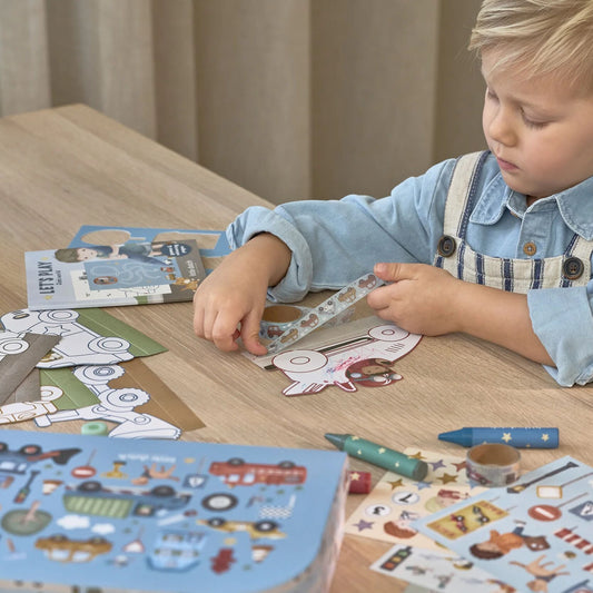 Bambino che disegna con la valigetta creativa Little Dutch Jim