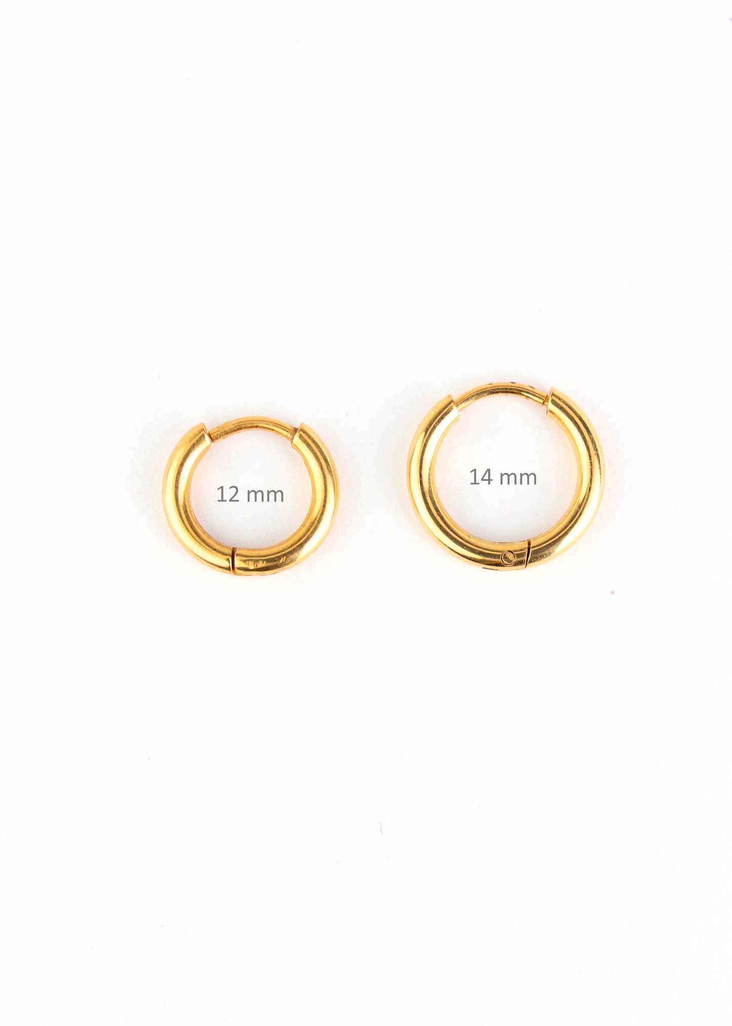 Mrs. Eartha - Essential Hoops - Orecchini a cerchio dorati: 14 mm
