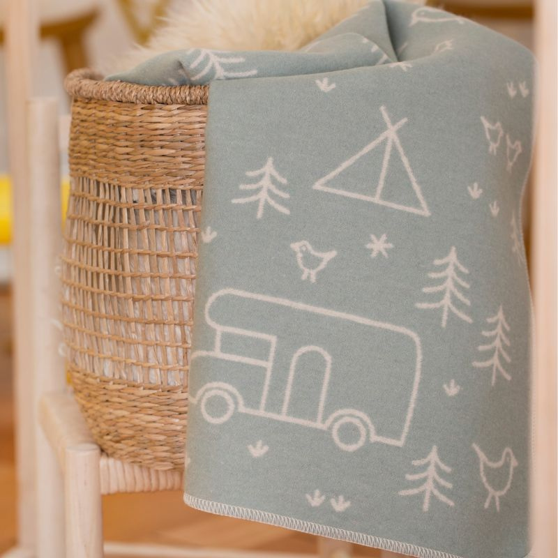 Fussenegger Kids - Coperta in flanella di cotone e viscosa 90x70 cm - Camping verde