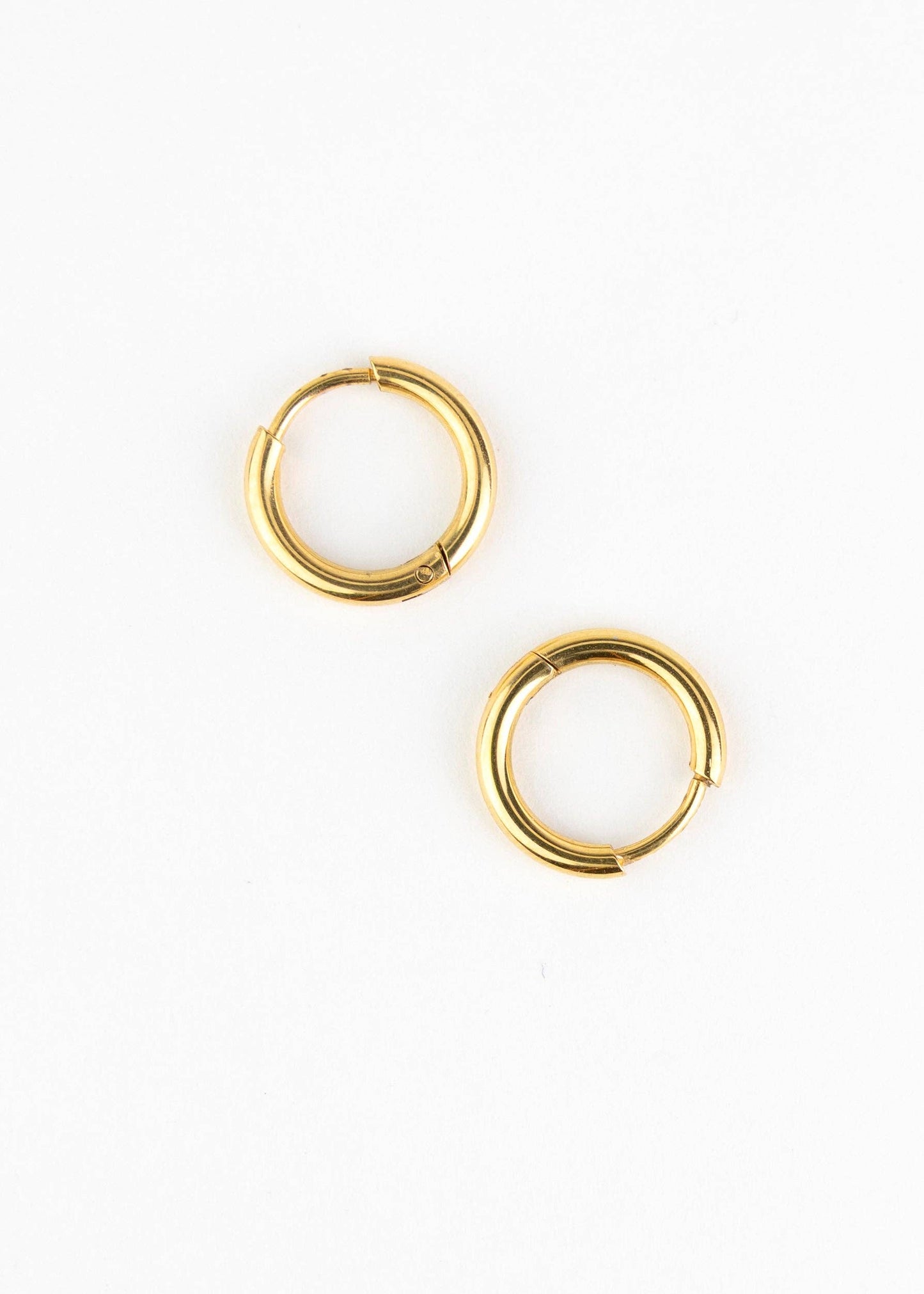 Mrs. Eartha - Essential Hoops - Orecchini a cerchio dorati: 14 mm