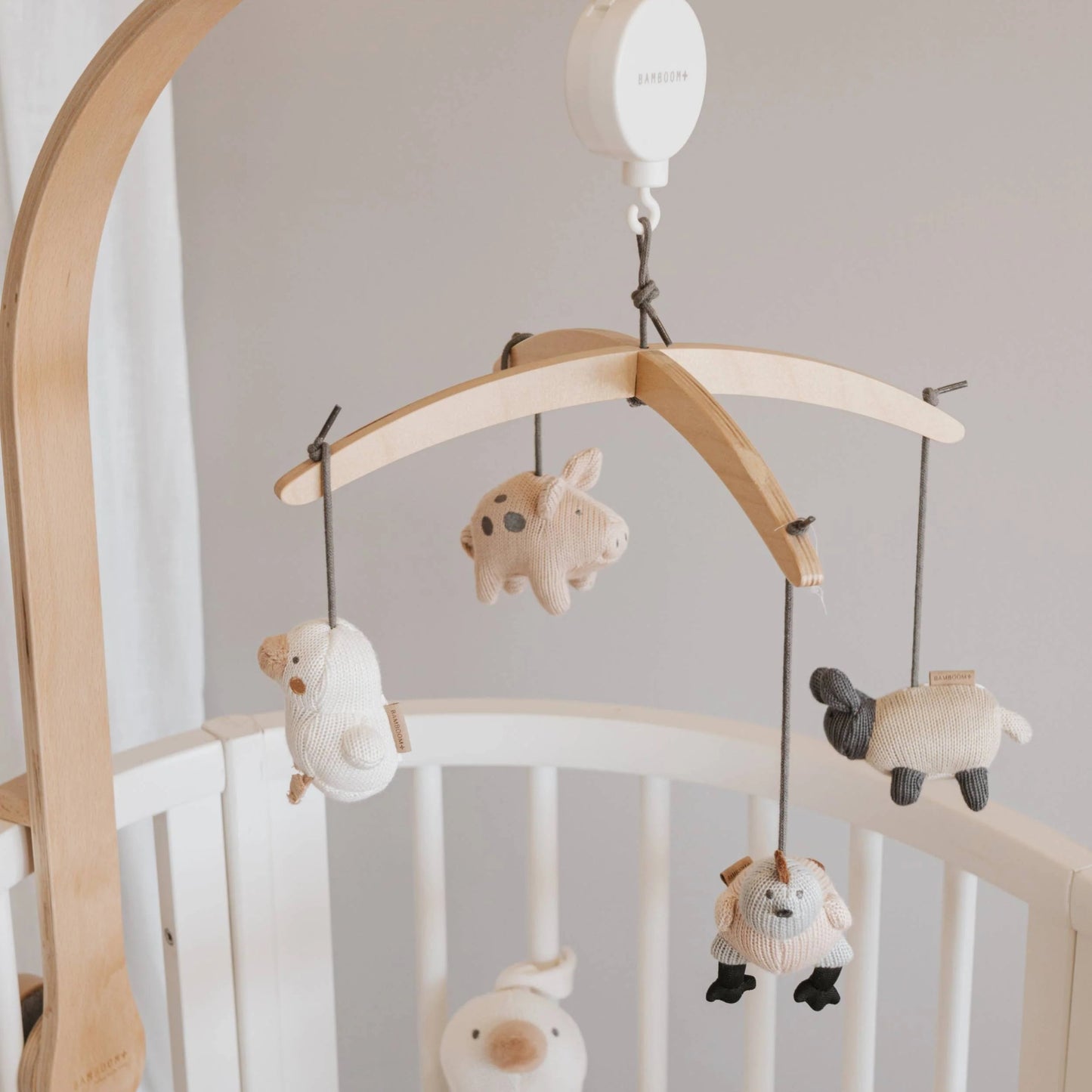 Bamboom - Giostrina in legno con toys a maglia - The farm