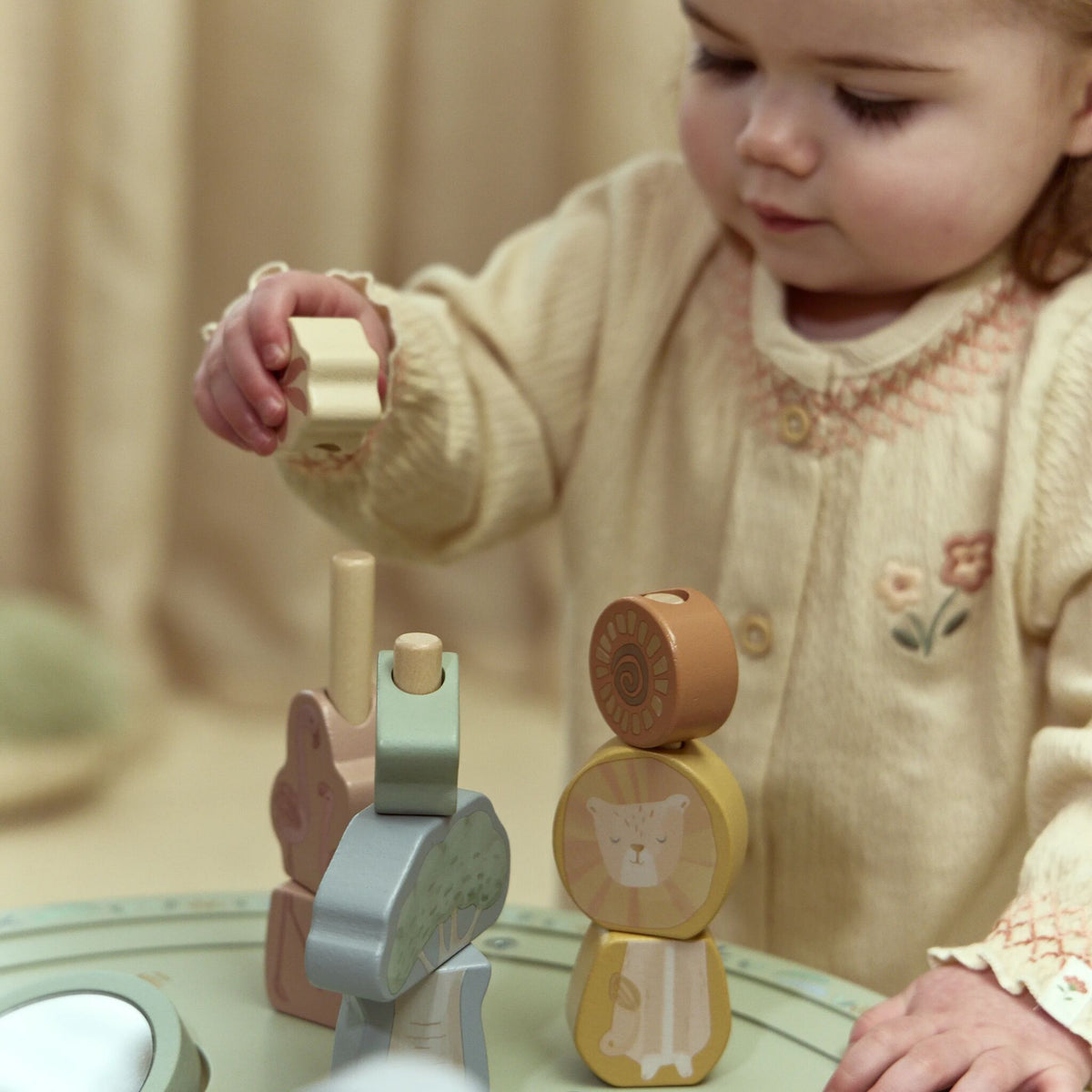 Tavolino multiattività Little Dutch, particolare