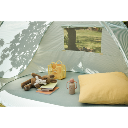 tenda con peluches e borraccia rosa liewood