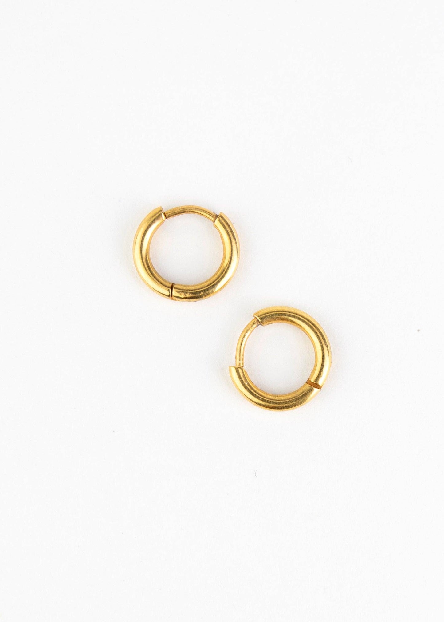 Mrs. Eartha - Essential Hoops - Orecchini a cerchio dorati: 12 mm