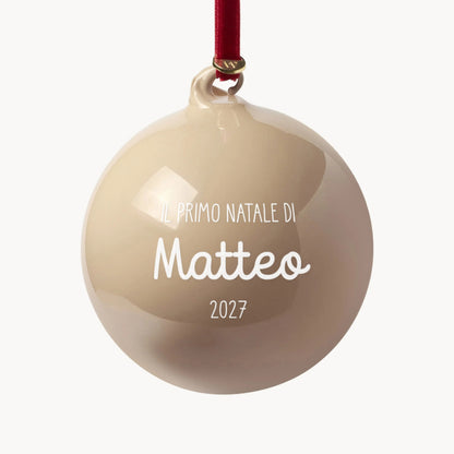 Pallina di Natale personalizzata in vetro beige con nastro in velluto, scritta bianca Il primo Natale di Matteo 2027