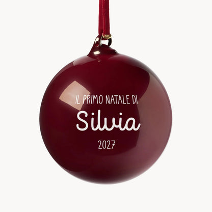 Pallina di Natale personalizzata in vetro bordeaux con nastro in velluto, scritta bianca Il primo Natale di Silvia 2027