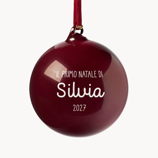Pallina di Natale personalizzata in vetro bordeaux con nastro in velluto, scritta bianca Il primo Natale di Silvia 2027
